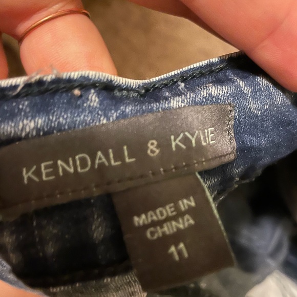 I am selling this product because I don’t wear these anymore. - Picture 4 of 4